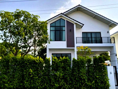 บ้านเดี่ยว ถนนเชียงใหม่-หางดง : 🏡บ้านเดี่ยวพูลวีล่า แปลงมุม สไตล์โมเดิร์น ฟังก์ชันครบ ตอบโจทย์ทั้งการอยู่อาศัยและการลงทุน  💰