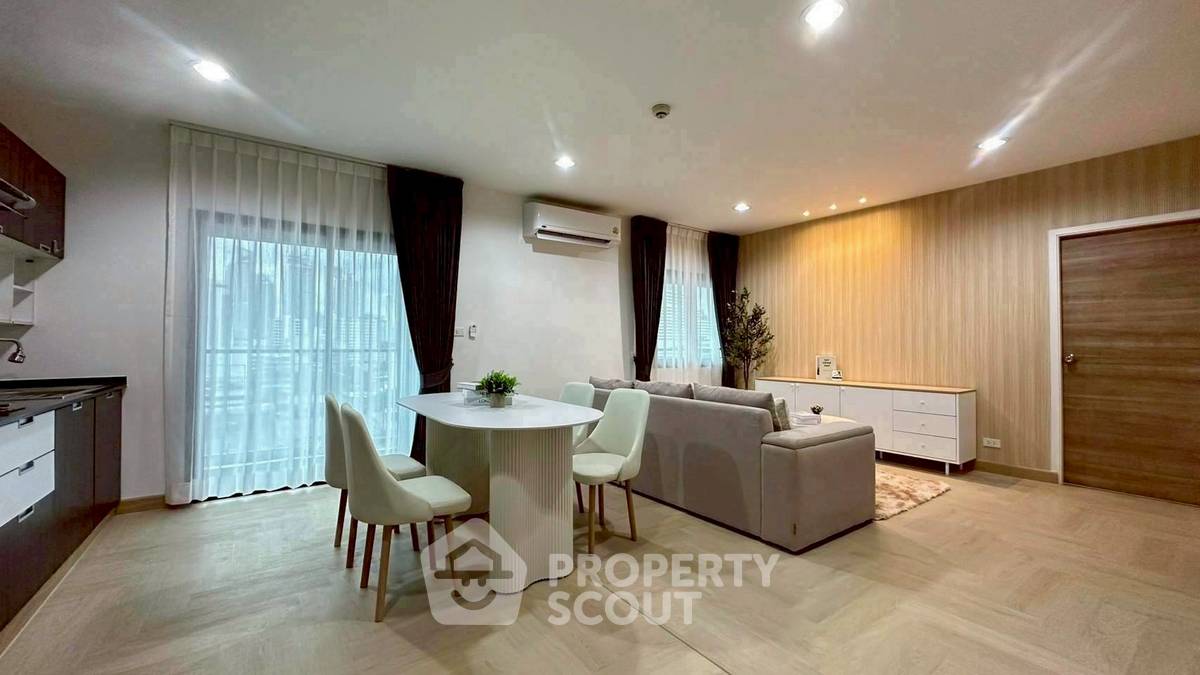 รูป คอนโด 2 ห้องนอน 86 ตร.ม. ที่ Renova Residence Chidlom ใกล้ BTS เพลินจิต 400 ม. (ID 3040327) - รูปที่ 2/4