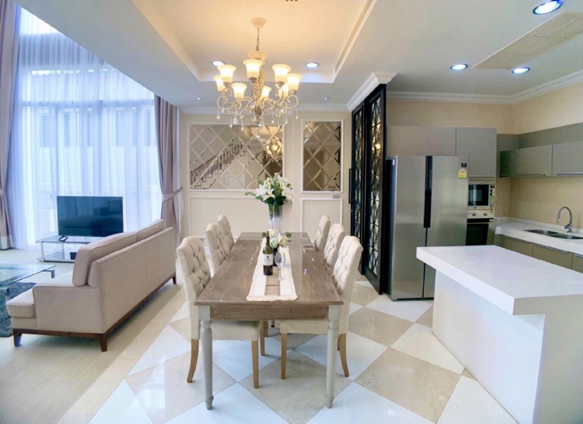 รูป ✨ ให้เช่า Luxury Townhome Sukhumvit 49 |  พร้อมสระว่ายน้ำและลิฟต์ส่วนตัว - รูปที่ 12/19