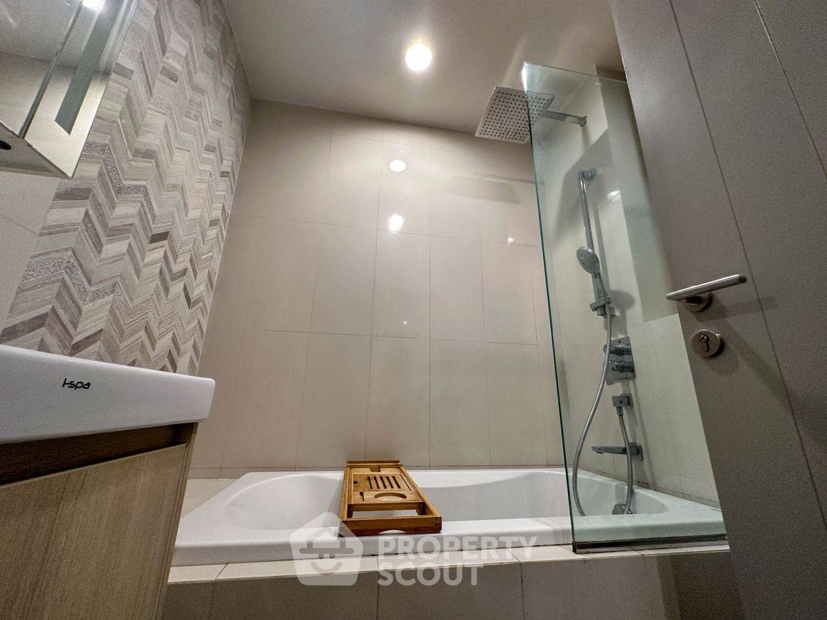 picture High-Floor 1-BR 35 Sqm At Oka Haus Sukhumvit 36, BTS Thong Lor (ID 2532184) - 21/21