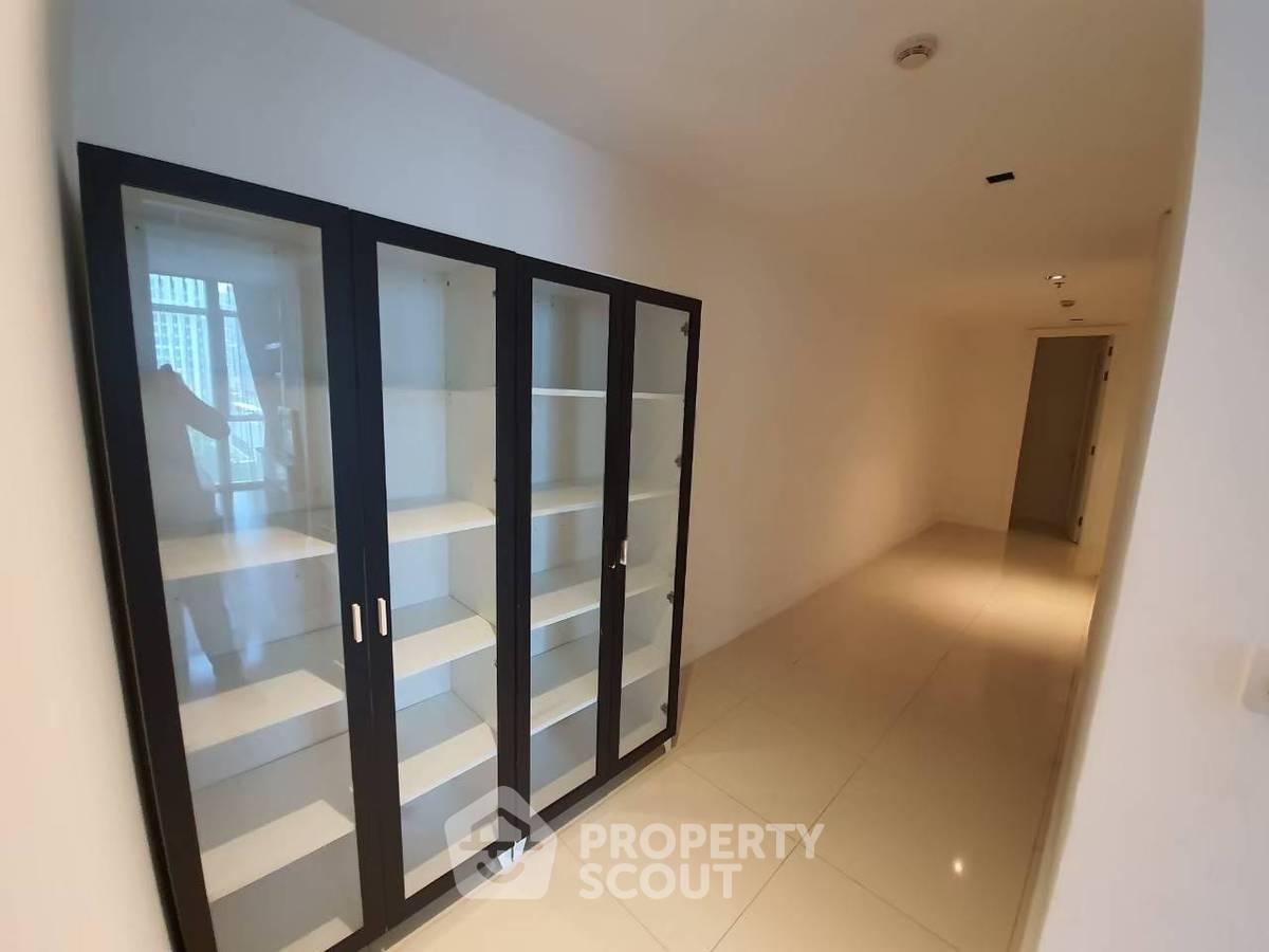 รูป ห้องสวย 40th-Floor 4 ห้องนอน 313 ตร.ม. วิลล่า อโศก ใกล้ MRT เพชรบุรี 200 ม. (ID 2746390) - รูปที่ 1/18
