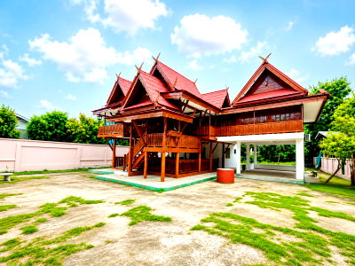 เช่าบ้านเดี่ยว เชียงใหม่ : เชียงใหม่ ดอยสะเก็ด บ้านทรงไทยล้านนา 3 นอน 3 น้ำ ใกล้ รร.บ้านป่าขุย 700 ม. บรรยากาศรีสอร์ตส่วนตัว ใกล้เทศบาลตำบลสันปูเลย 900 ม.