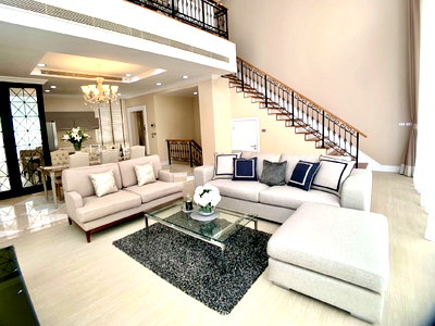 Townhouses for rent J Avenue Thonglor : ✨ ✨ For Rent |  Luxury 5-Storey Townhome with Private Pool & Private Elevator at Sukhumvit 49