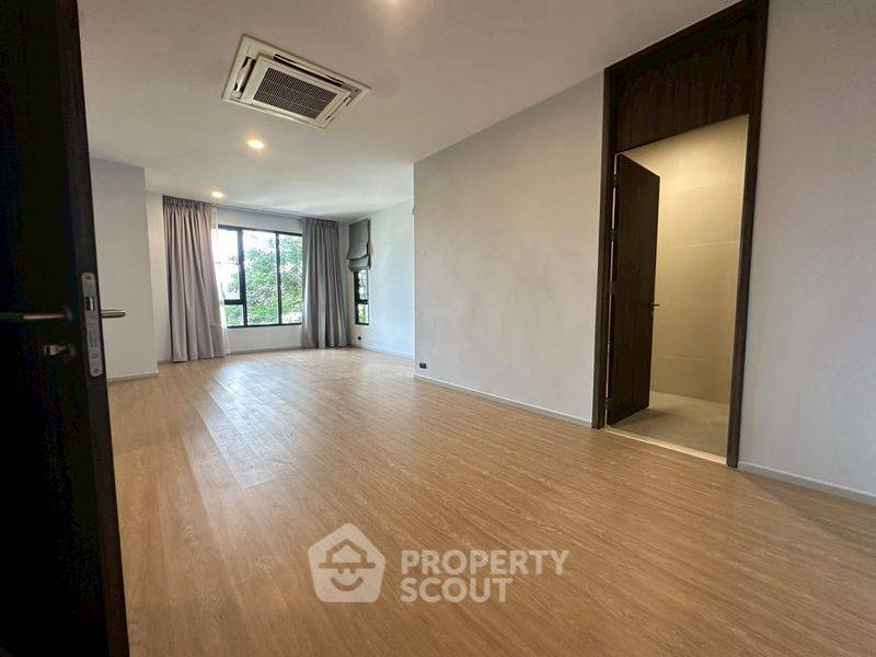 รูป บ้าน 5 ห้องนอน สำหรับขาย ในกรุงเทพฯ พื้นที่ 700 ตร.ม. (ID 3041900) - รูปที่ 9/14