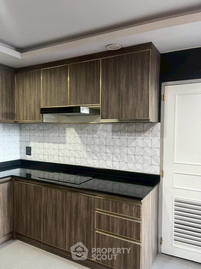 picture 3-BR Condo For Rent, President Park Condominium, MRT Queen Sirikit (ID 3043537) - 8/19