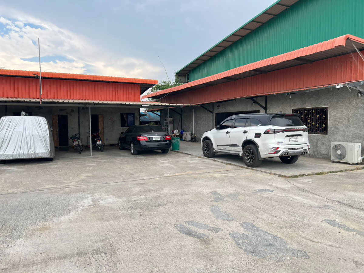 รูป ขายด่วน! โรงงาน พร้อมใบ รง.4 และที่พัก 15 ห้อง เนื้อที่เกือบ 10 ไร่ สภาพพร้อมรัน โครงสร้างดี ต่ำกว่าทุนสร้างใหม่ ห้วยพระ ดอนตูม นครปฐม - รูปที่ 2/12