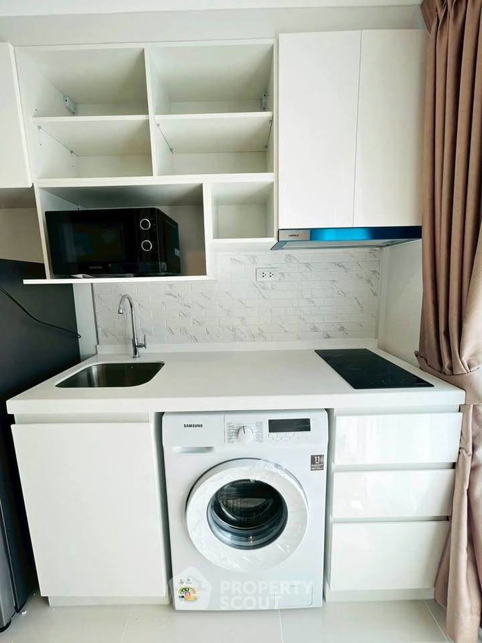 picture 2-BR 45 Sqm Condo At Chateau In Town Major Ratchayothin, 300m To BTS Ratchayothin (ID 2533089) - 1/7