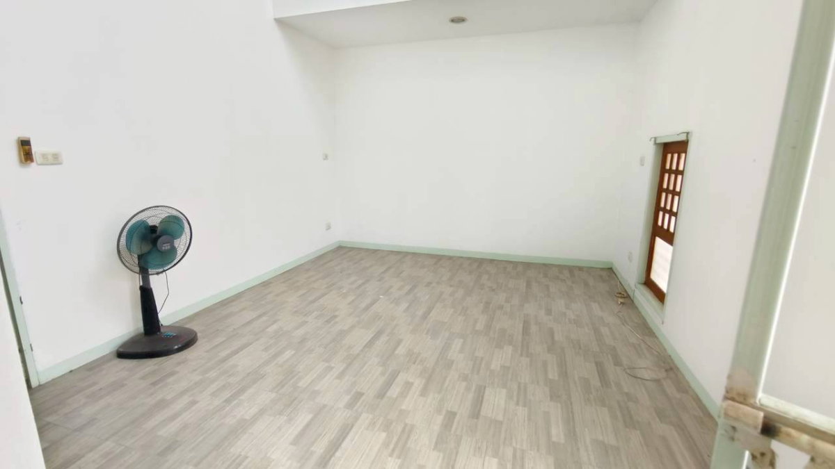 รูป ขายทาวน์โฮม 3 ชั้น หมู่บ้าน ชมฟ้า-วรางกูล คลอง 2 ธัญบุรี พื้นที่ 39.7 ตร.ว. ราคาสุดฮอต ใกล้ฟิวเจอร์พาร์ครังสิต - รูปที่ 9/10