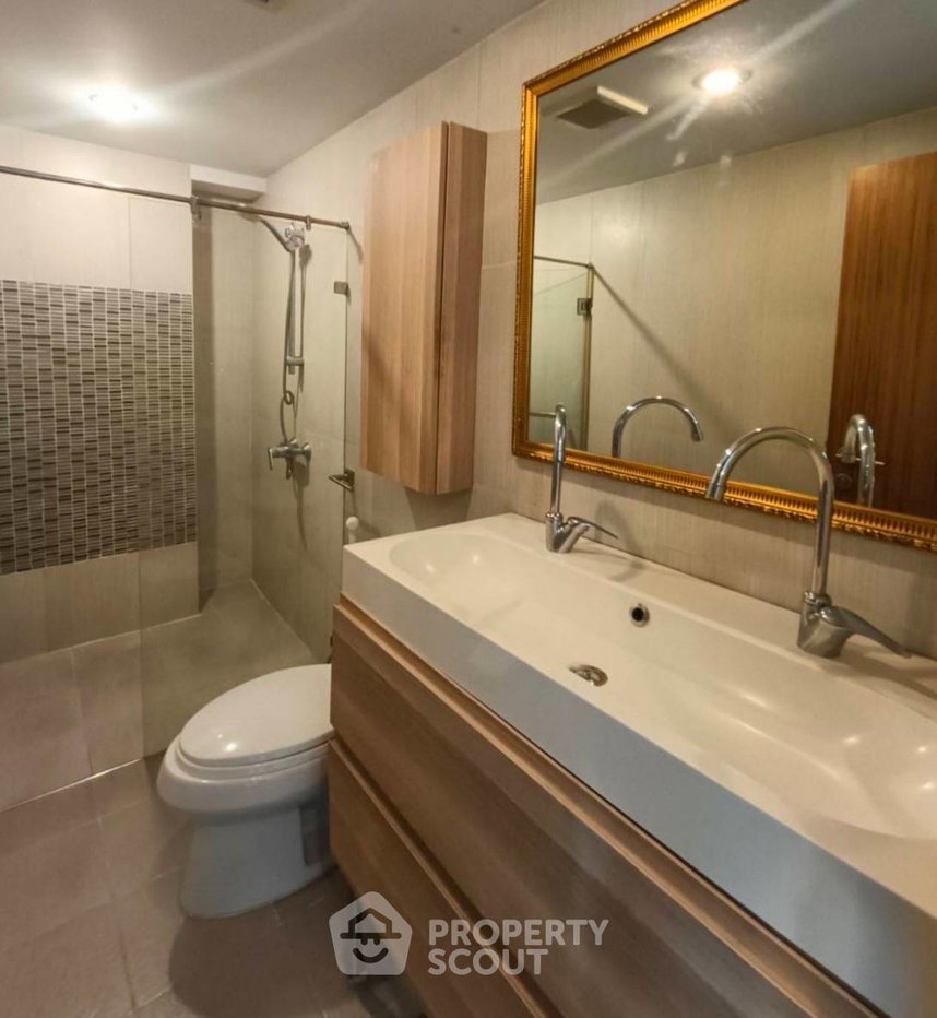 picture 1-BR Condo Zenith Place Sukhumvit 42, 300m to BTS Ekkamai (ID 2285737) - 2/6