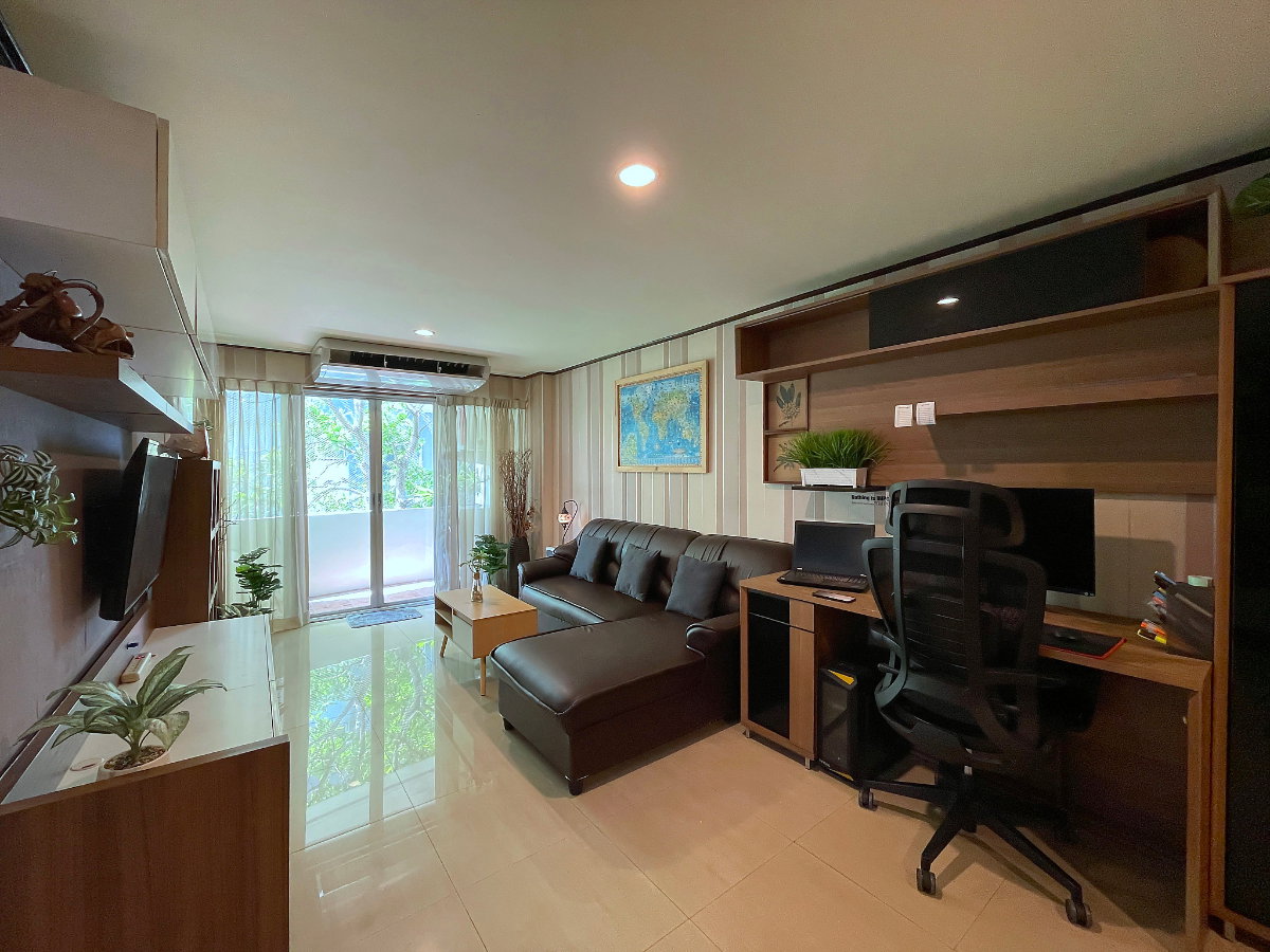 picture 🏡 Spacious 2-Bedroom Condo with Pool Views at Waterford Park Rama 4 - 3/38