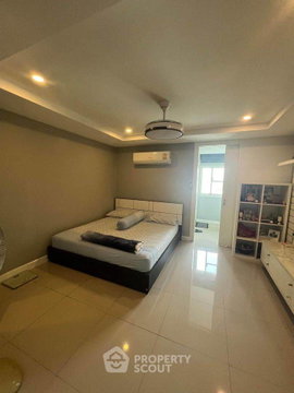 3-BR 240 Sqm Condo For Rent | Regent On The Park | MRT Phetchaburi (ID 1540322)
