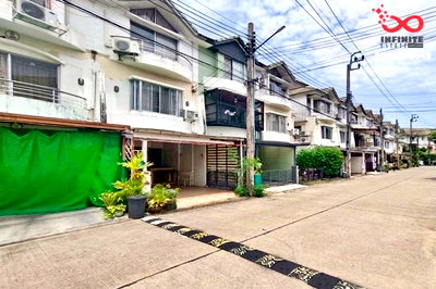 ขายทาวน์โฮม : ขายทาวน์โฮม 3 ชั้น 17 ตร.ว. ศุภาลัยวิลล์ รัชดาภิเษก 32 จตุจักร ใกล้รถไฟฟ้า
