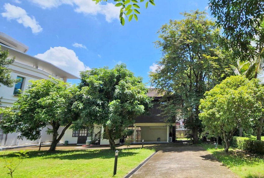 picture 2-Storey Detached House for Rent - 2/10
