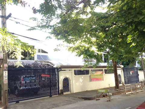 ขายบ้านแฝด ตกแต่งแล้ว พร้อมห้องเช่า 7 ห้อง แยกมิเตอร์แล้ว