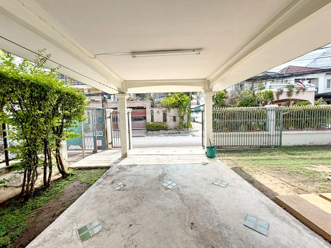 4-bed house for sale, 235.8 sqm, 53.6 sq wah, Huai Khwang