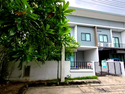 ทาวน์โฮม ม.อีสเทิร์นเอเชีย : ทาวน์เฮ้าส์ 33.5 ตร.วา เดอะคัลเลอร์ส มิกซ์ (รังสิต-วงแหวน) ลำลูกกา ปทุมธานี 2.7M