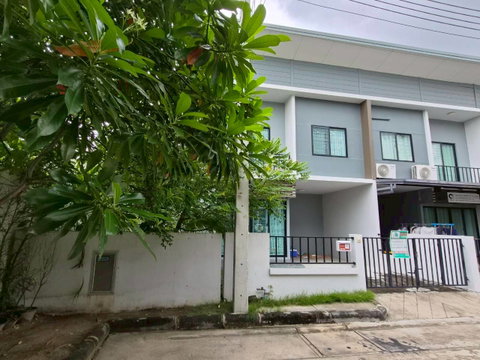 TOWN HOUSE 33.5 Sq.w. Lam Luk Ka Pathumthani for 2.7M
