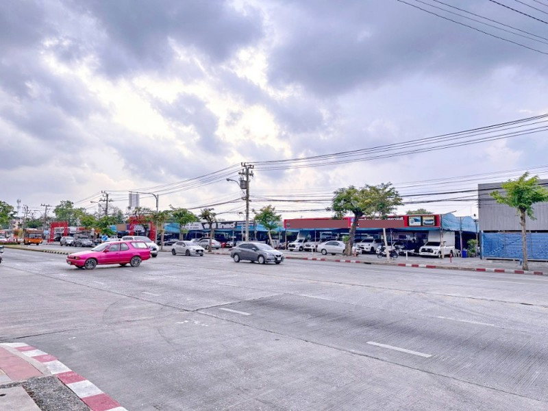รูป 7-Eleven 200 ม. ที่ดินเทคอนกรีตแล้ว ให้เช่า 8 ไร่ สวนสยาม 150 ม.หน้ากว้าง 163 เมตร ขนาด 3,200 ตร.ว. 12,800 ตร.ม. MRT สวนสยาม 1.5 กม. - รูปที่ 7/8