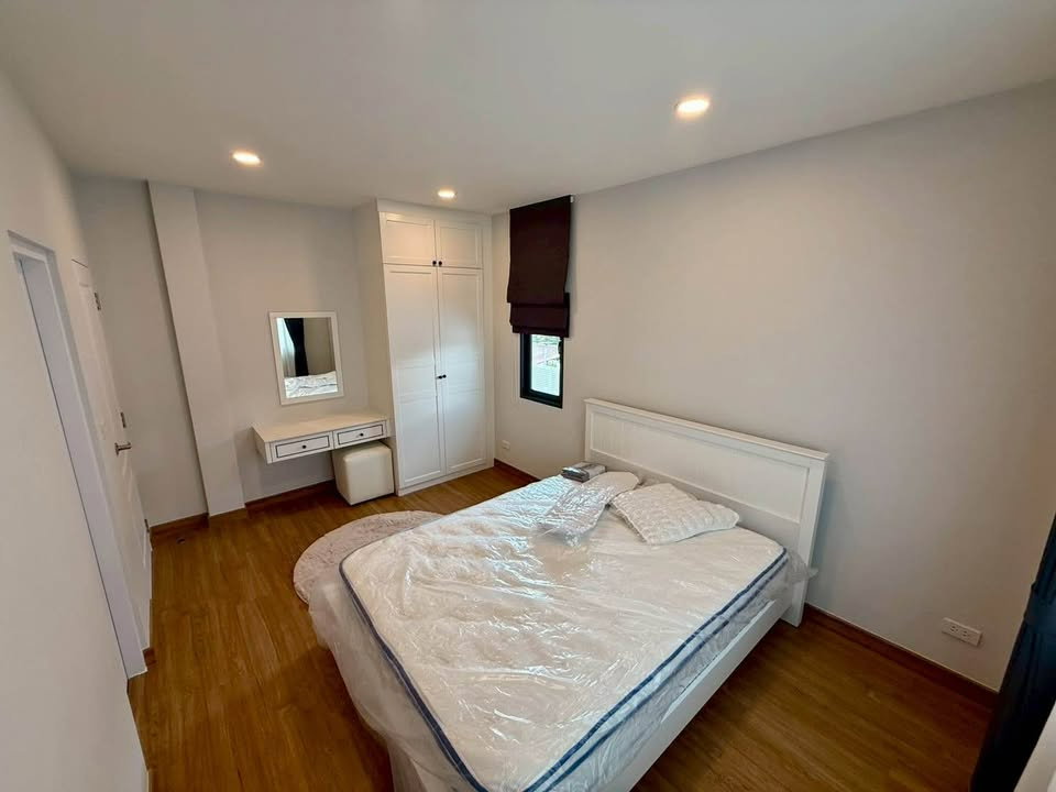รูป HR3566ให้เช่าบ้านเดี่ยวหรูหลังใหญ่ 85 ตร.ว. CENTRO วิภาวดี ใกล้สนามบินดอนเมือง & รร.นานาชาติ Harrow บ้านใหม่พร้อมอยู่ มีห้องแม่บ้าน + EV Charger  - รูปที่ 21/46