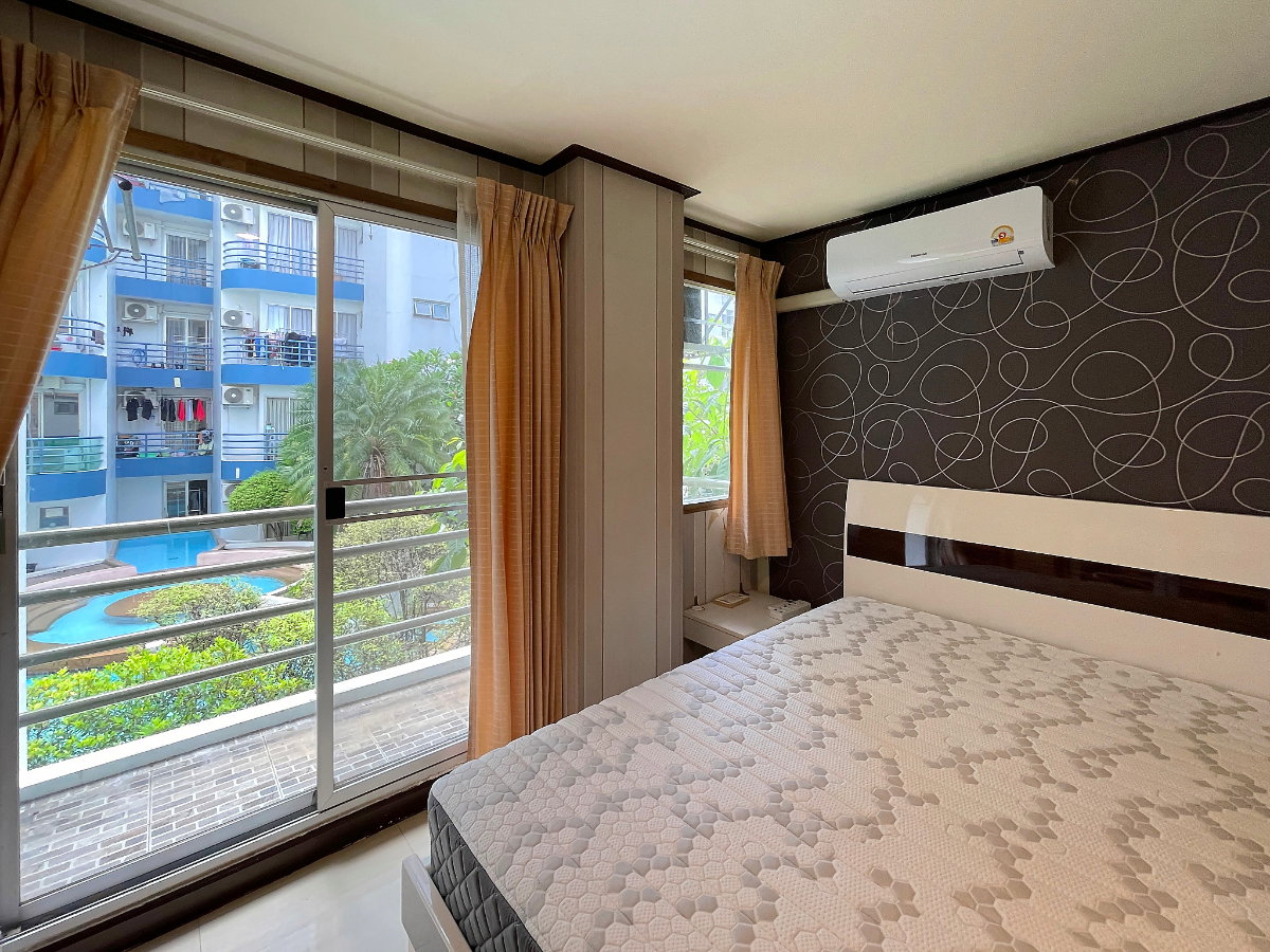 picture 🏡 Spacious 2-Bedroom Condo with Pool Views at Waterford Park Rama 4 - 17/38