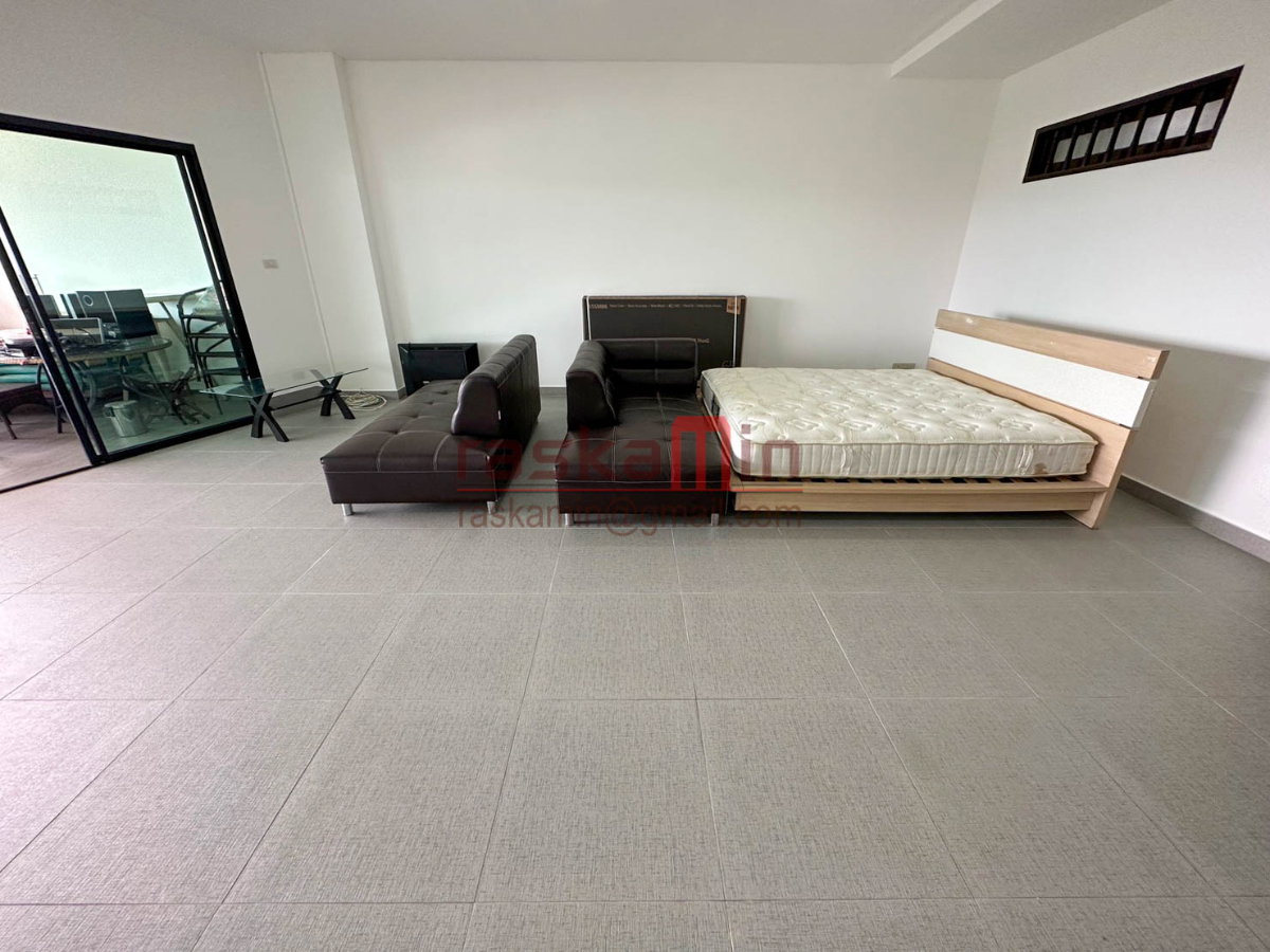 picture 🌊 Spacious Studio Condo for Sale in Wongamat | Foreign Ownership - 1/17