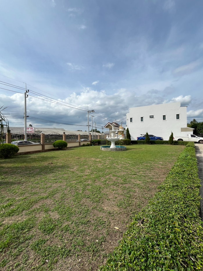 picture Spacious 2-Storey Detached House for Rent with Garden and Countryside Views - 30/30