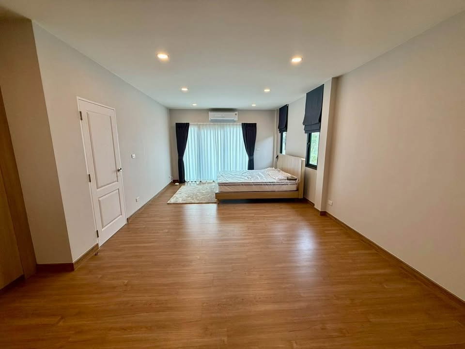รูป HR3566ให้เช่าบ้านเดี่ยวหรูหลังใหญ่ 85 ตร.ว. CENTRO วิภาวดี ใกล้สนามบินดอนเมือง & รร.นานาชาติ Harrow บ้านใหม่พร้อมอยู่ มีห้องแม่บ้าน + EV Charger  - รูปที่ 22/46