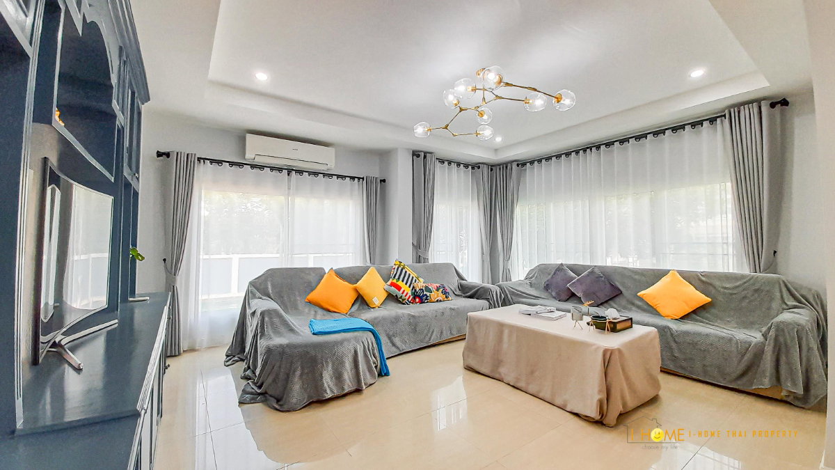 picture 2-Storey Detached House for Rent with Private Swimming Pool - 13/42