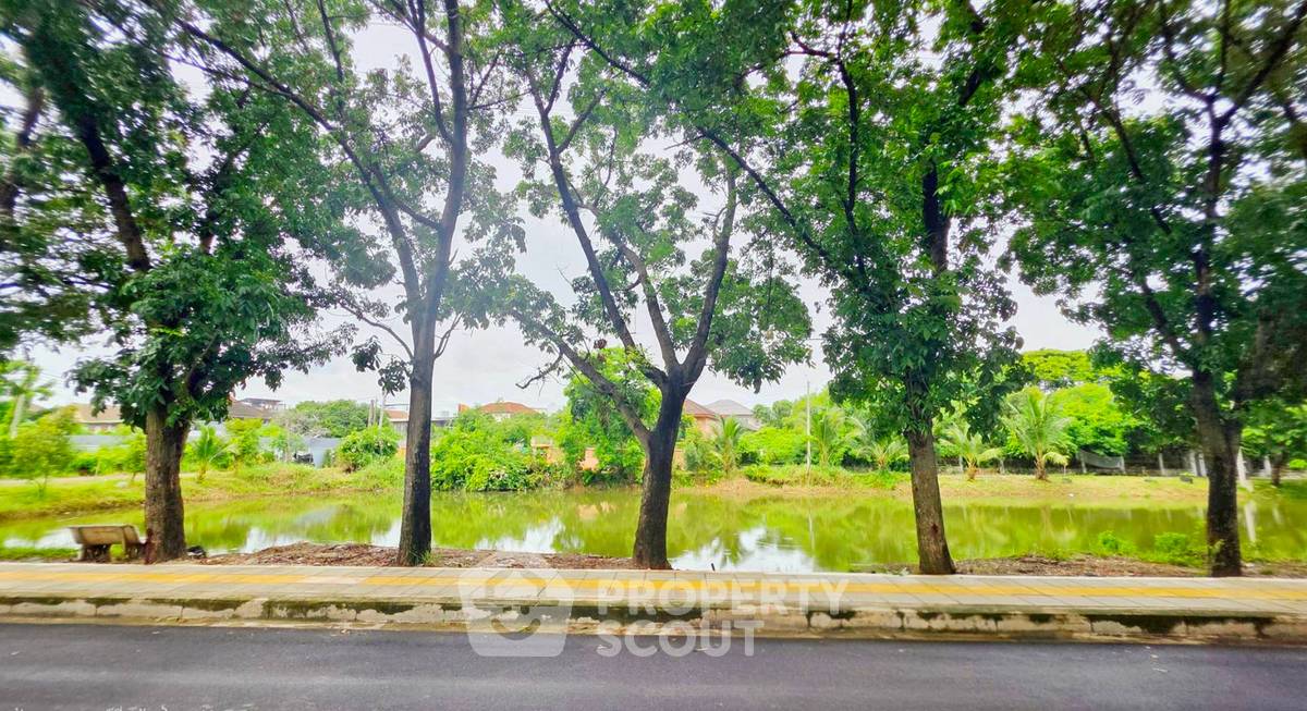 picture Land For Rent Chatuchak Park, 200m to MRT Kamphaeng Phet 📍 (ID 3039639) - 2/5