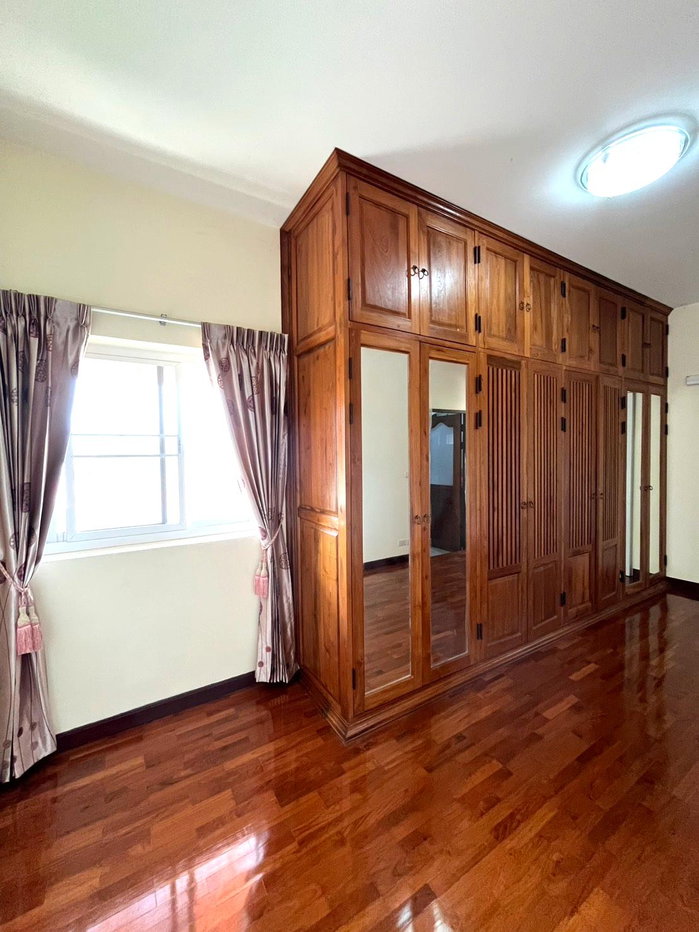 picture Spacious 2-Storey Detached House for Rent with Garden and Countryside Views - 14/30