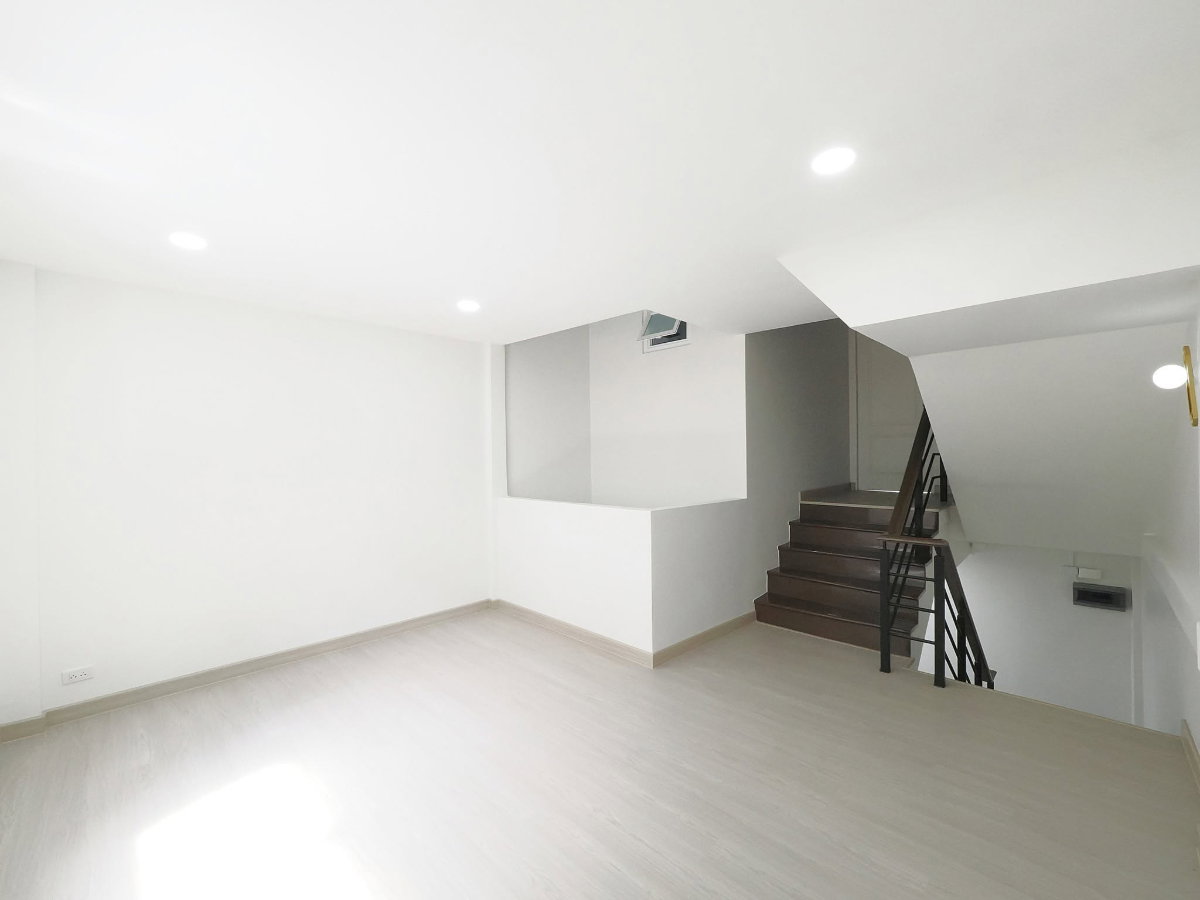 รูป ขายทาวน์เฮ้าส์ 3.5 ชั้น ม.สรานนท์ 18 ตร.ว. 4นอน 3น้ำ [ติวานนท์-ปากเกร็ด] ขาย 2.88 ล้านบาท - รูปที่ 21/56