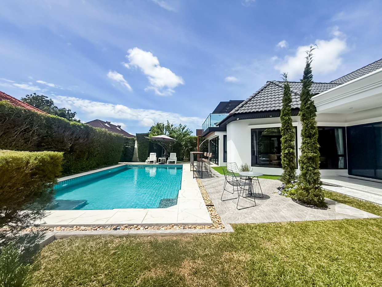 รูป Pool Villa for Sale East Pattaya 4 Bedroom Investment Opportunity - รูปที่ 2/21