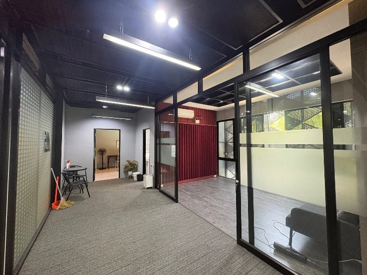 picture ðĢðĢFor rent Garden Office & Waterfront Space 3-stories Sukhumvit 105 (Typing 0974164645, Line: JKJK4645 instead of clicking the blue/green button) - 19/37