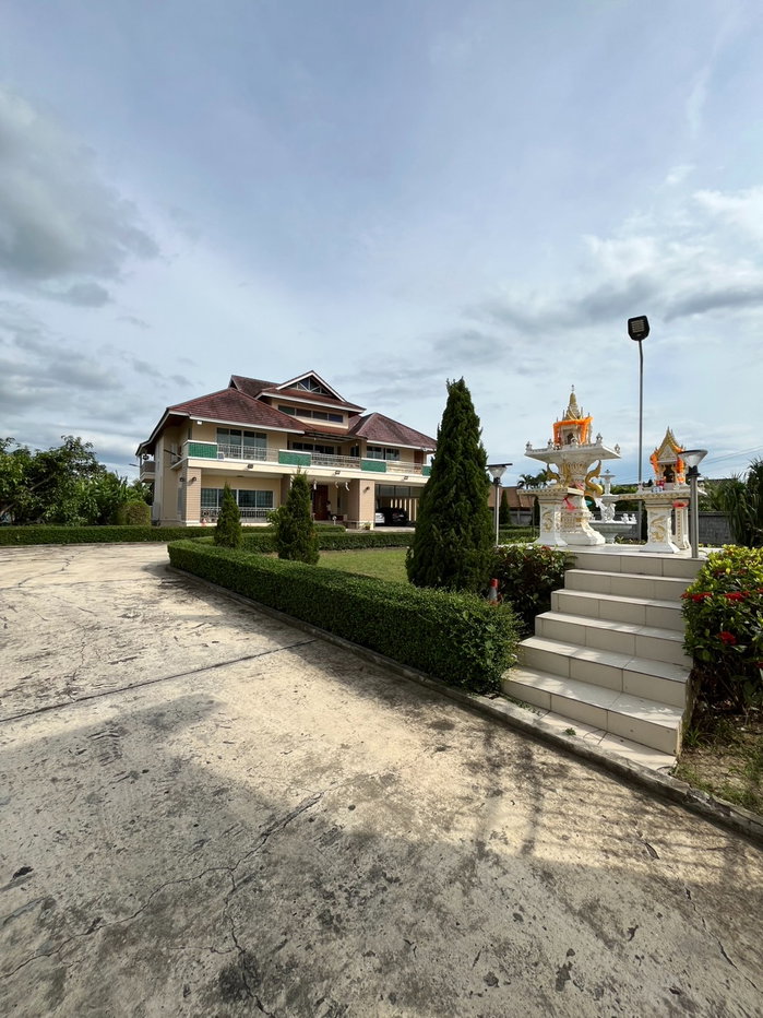 picture Spacious 2-Storey Detached House for Rent with Garden and Countryside Views - 29/30