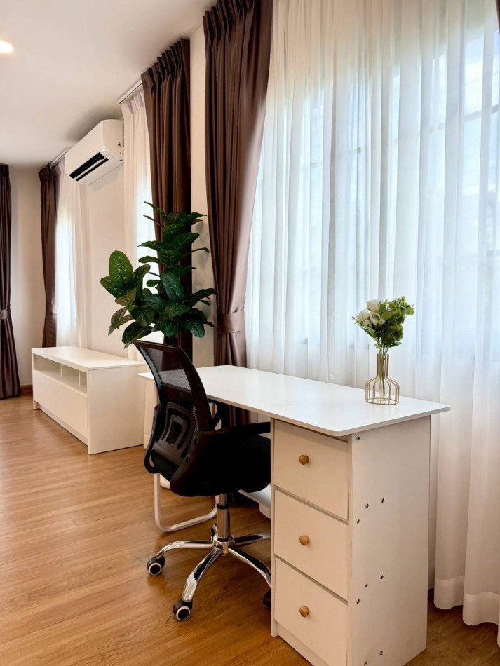 Houses for rent : Luxury detached house for rent at Centro Bangna. Luxuriously Decorated, Fully Furnished and Equipped with Appliances