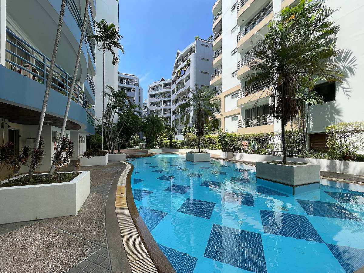 picture 🏡 Spacious 2-Bedroom Condo with Pool Views at Waterford Park Rama 4 - 31/38