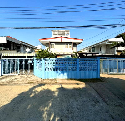 Houses for sale วิทยาลัยดุสิตธานี : Detachedhouse for sale in Seri Village, Rama 9. Land 74 sq.wah. Close to The Nine Rama 9 Motorway Sukhumvit Pattanakarn Suvarnabhumi Airport
