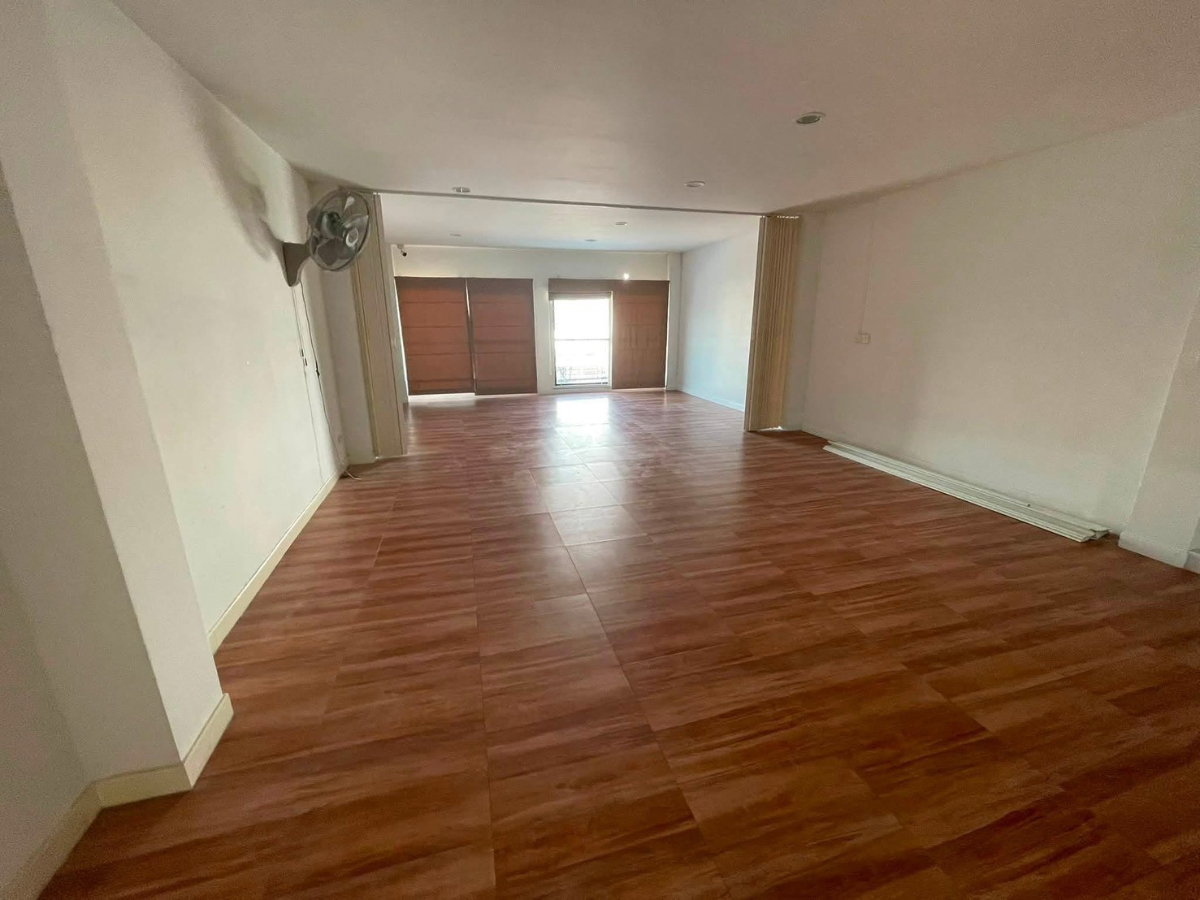 รูป 🏡✨ บ้านเดี่ยวให้เช่า ลาดสวาย ลำลูกกา คลอง 4 7 ห้องนอน 6 ห้องน้ำ หลังแรกติดตลาดลาดสวาย ✅ รับจดทะเบียนบริษัท - รูปที่ 10/15