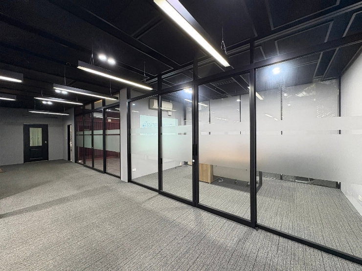 picture ðĢðĢFor rent Garden Office & Waterfront Space 3-stories Sukhumvit 105 (Typing 0974164645, Line: JKJK4645 instead of clicking the blue/green button) - 24/37