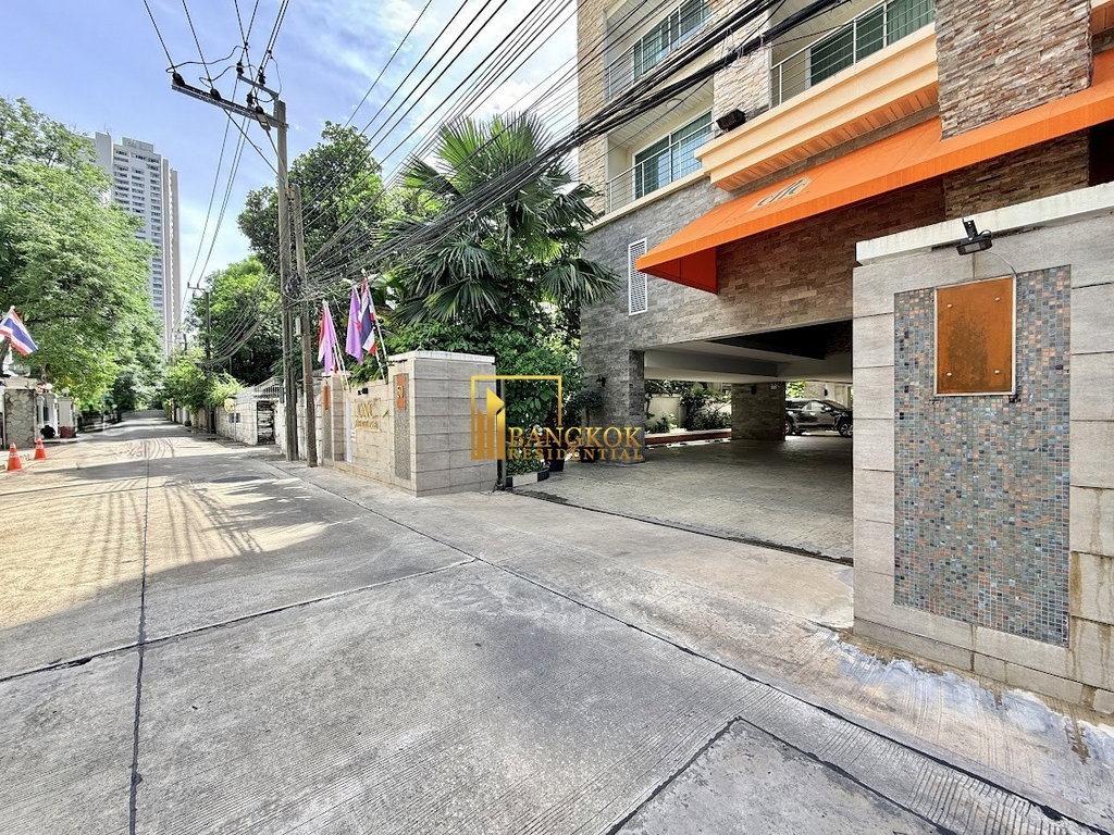 picture Spacious 3 Bed Duplex Serviced Apartment in Sukhumvit 33 - BR30442SA - 38/38