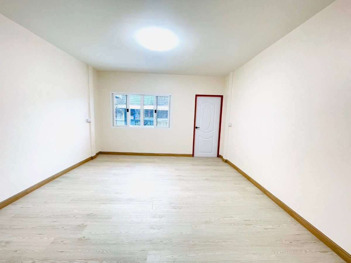 รูป 🔥 ขายทาวน์เฮ้าส์รีโนเวทใหม่ ✅ เสนาวิลล่า 84 แฮปปี้แลนด์ (Sena Villa 84 Happy Land) | ใกล้ MRT สายสีเหลือง สถานีบางกะปิ - รูปที่ 5/11
