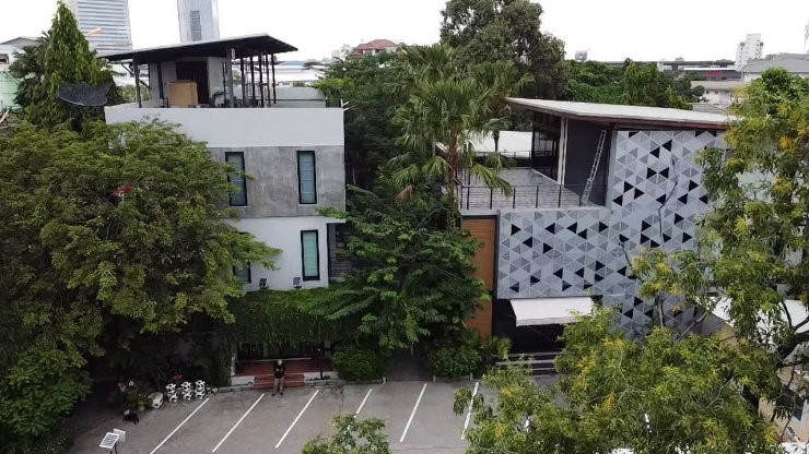 picture ðĢðĢFor rent Garden Office & Waterfront Space 3-stories Sukhumvit 105 (Typing 0974164645, Line: JKJK4645 instead of clicking the blue/green button) - 2/37