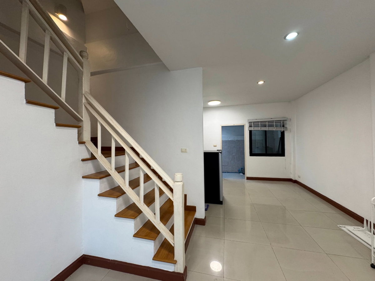 รูป ทาวน์โฮม 3 ชั้น พร้อมเข้าอยู่  3 นอน 3 น้ำ ทำเลสุขุมวิท 101/1 ทะลุซอยอุดมสุข 51 - รูปที่ 10/10