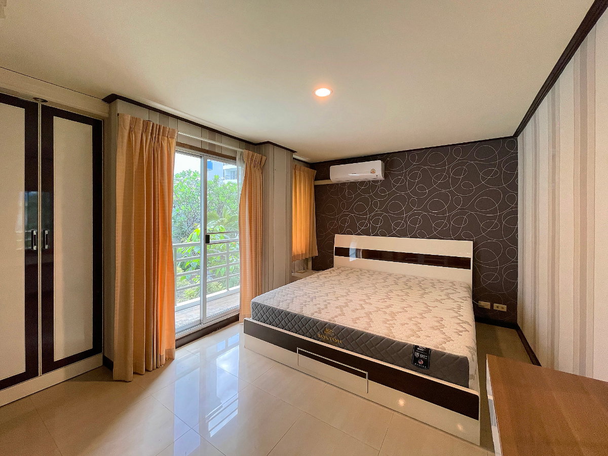 picture 🏡 Spacious 2-Bedroom Condo with Pool Views at Waterford Park Rama 4 - 15/38
