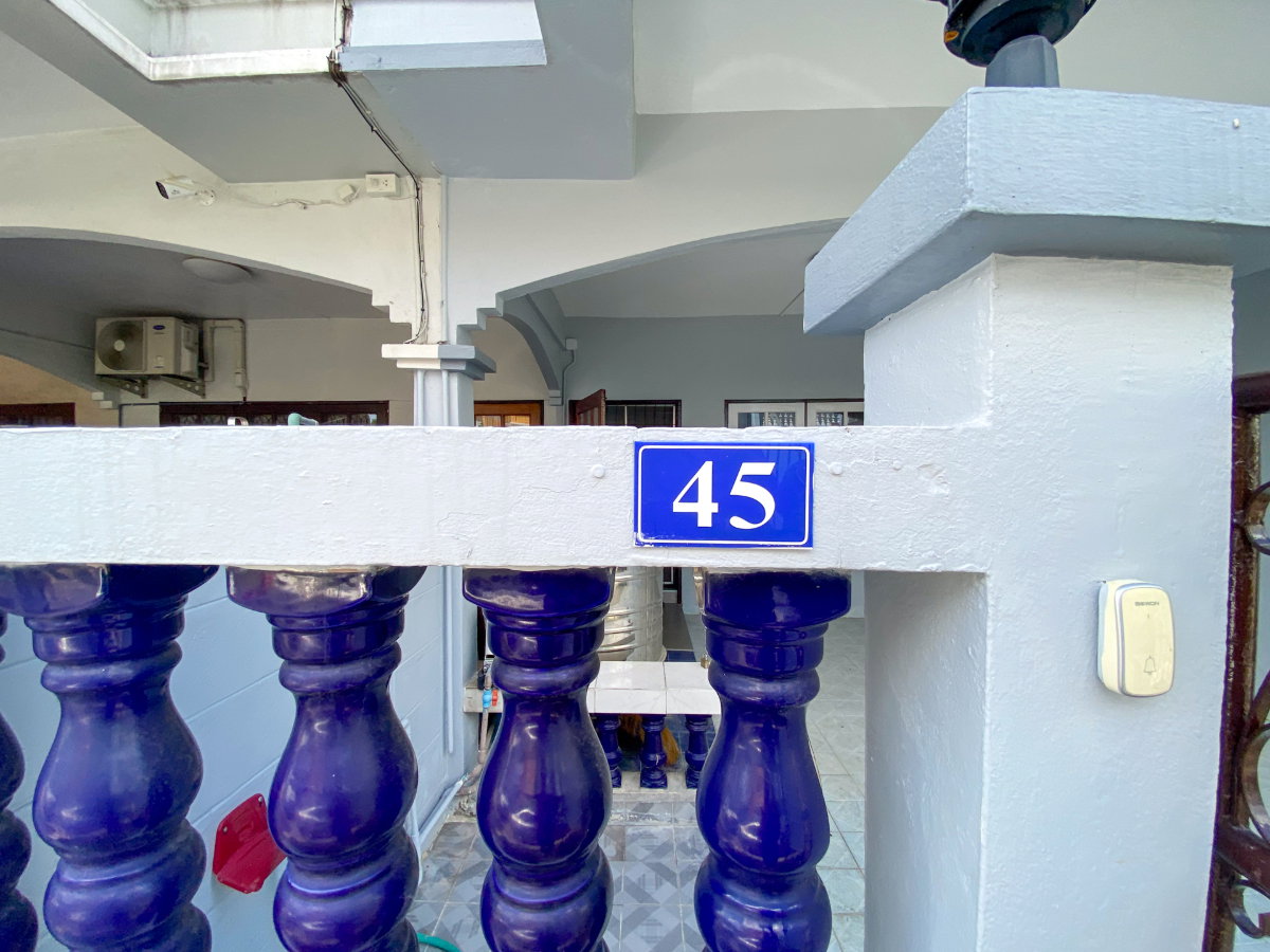 รูป ขายทาวน์เฮ้าส์ 2 ชั้น โชคชัย 4 ซอย 50 — ทำใหม่สีสวย พื้นที่ใช้สอยคุ้ม 140 ตร.ม. เพียง 3.2 ล้านบาท! - รูปที่ 2/37