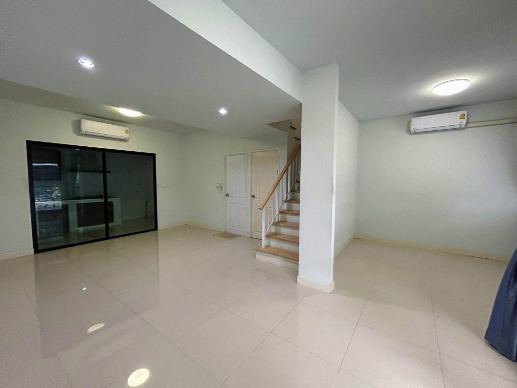 รูป 🏡✨ ทาวน์โฮมให้เช่า เดอะคัลเลอร์ บางนา–วงแหวน 3  3 ห้องนอน 2 ห้องน้ำ ใกล้ Mega Bangna ✨เลี้ยงสัตว์ได้ 🐶🐱 - รูปที่ 3/15