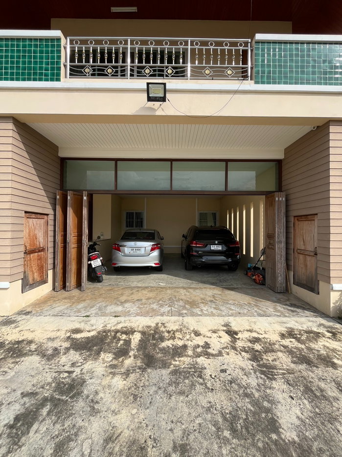 picture Spacious 2-Storey Detached House for Rent with Garden and Countryside Views - 3/30