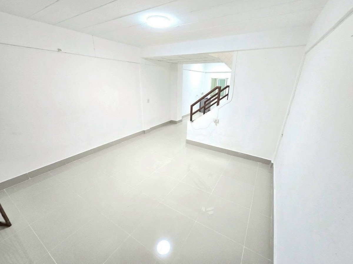รูป 🏡✨ ให้เช่าทาวน์โฮม 2 ชั้น หมู่บ้านท่าเรือ ซอยวชิรธรรมสาธิต 57 แยก 26 2 ห้องนอน 2 ห้องน้ำ ใกล้ BTS ปุณณวิถี Pet Friendly - รูปที่ 2/8