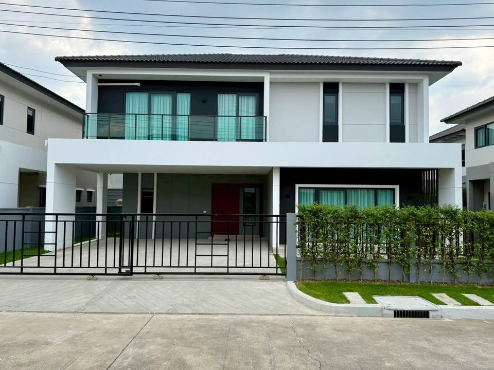 รูป HR3566ให้เช่าบ้านเดี่ยวหรูหลังใหญ่ 85 ตร.ว. CENTRO วิภาวดี ใกล้สนามบินดอนเมือง & รร.นานาชาติ Harrow บ้านใหม่พร้อมอยู่ มีห้องแม่บ้าน + EV Charger  - รูปที่ 1/46