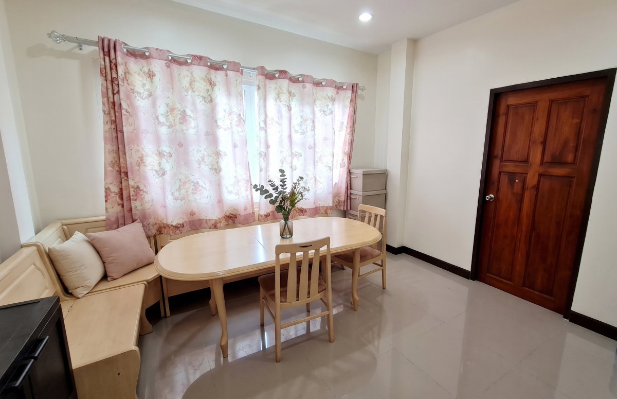 รูป ขายด่วน หมู่บ้านแลนดี้โฮม นครสวรรค์ เนื้อที่ใหญ่ 114 ตร.ว.    ลดพิเศษ เหลือเพียง 3.5 ล้าน - รูปที่ 3/8